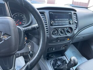 2017 Mitsubishi L200 V, серый, 1930000 рублей, вид 5