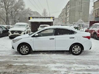 2017 Hyundai Solaris II, белый, 850000 рублей, вид 4