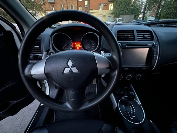 2011 Mitsubishi ASX I, белый, 1380000 рублей - вид 8