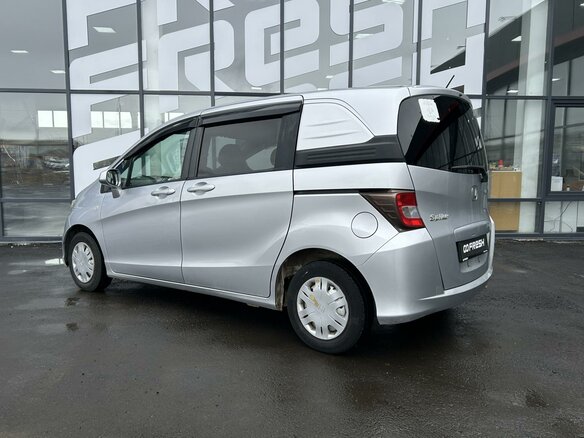2010 Honda Freed I, серебристый, 849000 рублей - вид 2