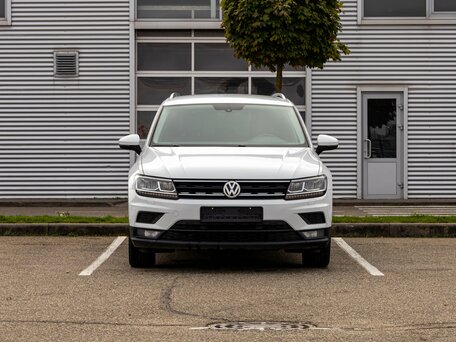 2017 Volkswagen Tiguan II, белый, 1995000 рублей, вид 2