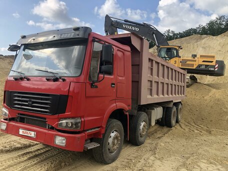 2007 Sinotruk Howo ZZ3327, красный, 2200000 рублей, вид 2