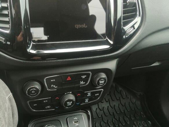 2018 Jeep Compass II, чёрный, 1240000 рублей - вид 8
