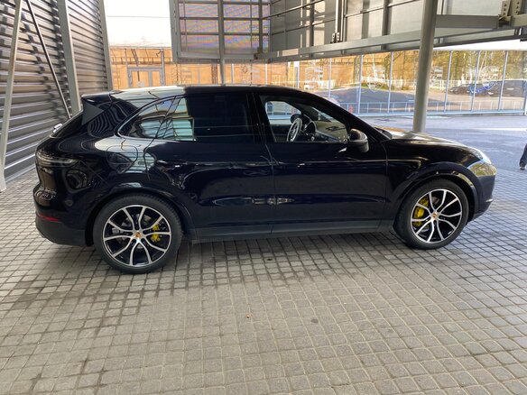 2018 Porsche Cayenne III, чёрный, 6100000 рублей