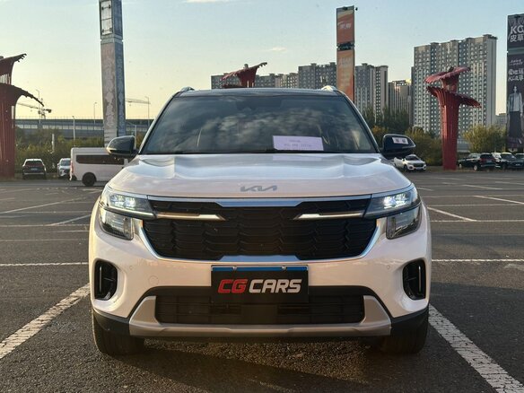 2023 Kia Seltos I Рестайлинг, белый, 1950000 рублей - вид 2