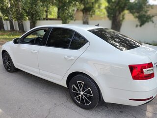 2020 Skoda Octavia III (A7) Рестайлинг, белый, 2100000 рублей, вид 3