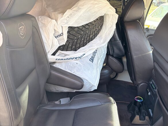 2011 Cadillac Escalade III, чёрный, 1500000 рублей - вид 10