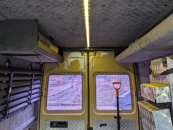 2005 Mercedes-Benz Sprinter, жёлтый, 3300000 рублей - вид 24