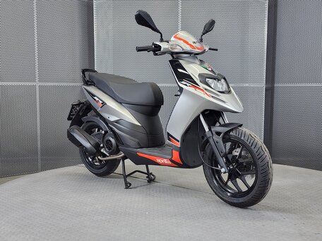2025 Aprilia SR 125, серый, 223000 рублей, вид 2