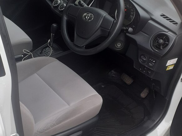 2017 Toyota Corolla Axio XI (E160, E170, E180) Рестайлинг 1, белый, 1410000 рублей - вид 7
