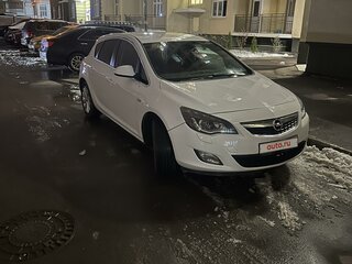 2011 Opel Astra J, белый, 660000 рублей, вид 1