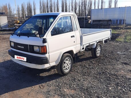 1995 Toyota TownAce, белый, 650000 рублей, вид 1