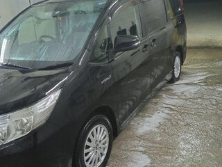 2014 Toyota Noah III (R80), чёрный, 1730000 рублей, вид 4