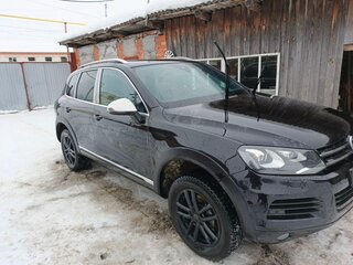 2010 Volkswagen Touareg II, чёрный, 2300000 рублей, вид 2