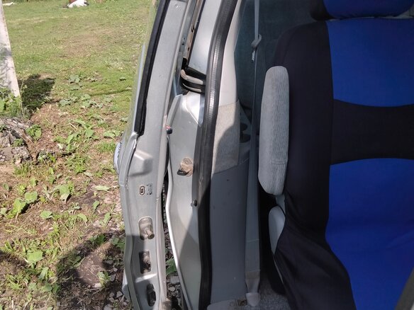 2004 Kia Carnival I Рестайлинг, серебристый, 330000 рублей - вид 19