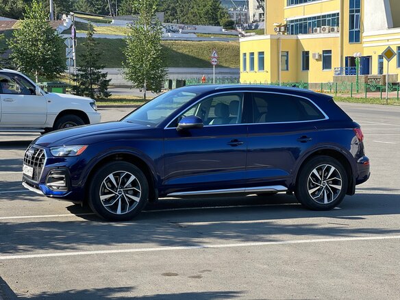 2021 Audi Q5 45 TFSI II (FY) Рестайлинг, синий, 4450000 рублей - вид 3