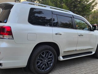 2019 Toyota Land Cruiser 200 Series Рестайлинг 2, пурпурный, 8400000 рублей, вид 3