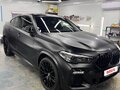 2020 BMW X6 40i III (G06), чёрный, 7000000 рублей - вид 2