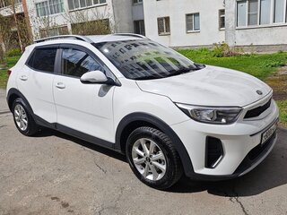 2019 Kia Stonic I, белый, 1950000 рублей, вид 4