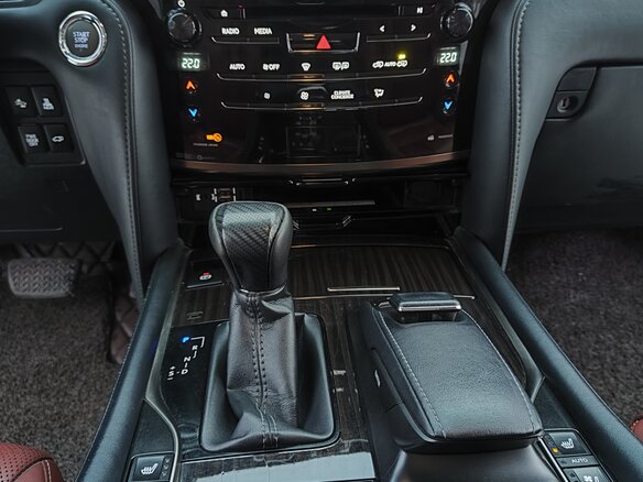 2016 Lexus LX 450d III Рестайлинг 2, синий, 6650000 рублей - вид 18