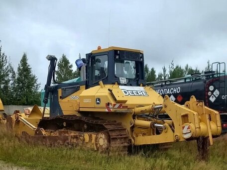2012 John Deere 1050J, 19000000 рублей, вид 1
