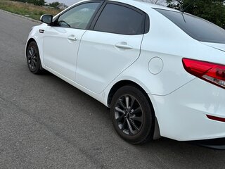 2016 Kia Rio III Рестайлинг, белый, 1230000 рублей, вид 5