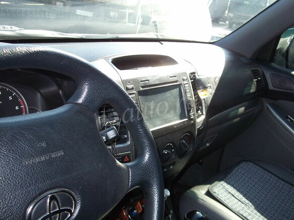 2004 Toyota Land Cruiser Prado 120 Series, серебристый - вид 3