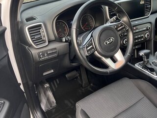 2021 Kia Sportage IV Рестайлинг, белый, 2122620 рублей, вид 5