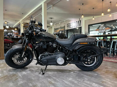 2024 Harley-Davidson Fat Bob, серый, 3250000 рублей, вид 3