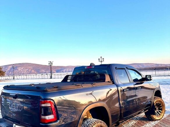 2019 Ram 1500 Quad Cab V, чёрный, 7500000 рублей - вид 1