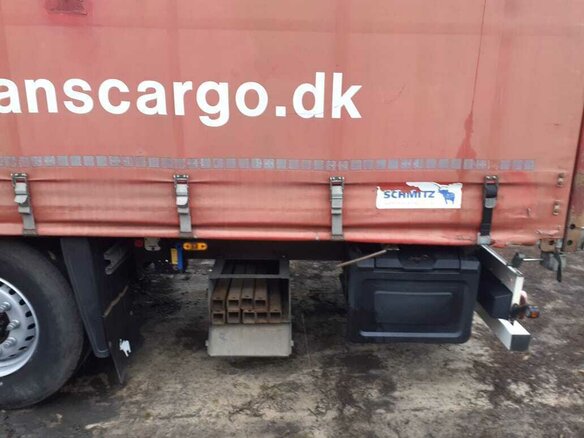 2011 Schmitz Cargobull SCS, красный, 2100000 рублей - вид 1