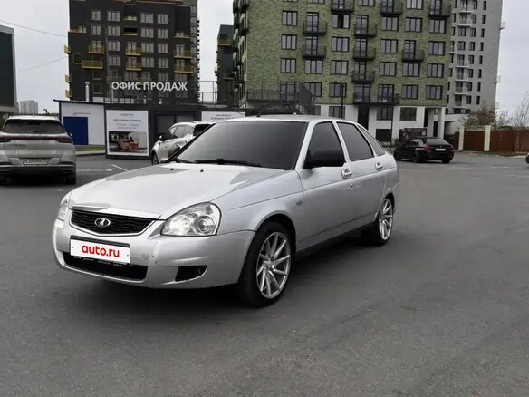 2015 Lada (ВАЗ) Priora I Рестайлинг, серебристый, 600000 рублей - вид 1