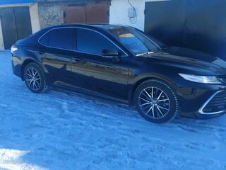 2021 Toyota Camry VIII (XV70) Рестайлинг, чёрный, 4205000 рублей, вид 2
