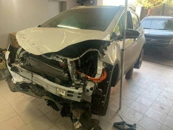 2017 Chevrolet Bolt I, белый - вид 2