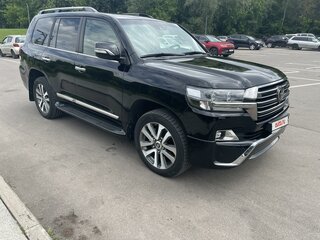 2017 Toyota Land Cruiser 200 Series Рестайлинг 2, чёрный, 8100000 рублей, вид 3