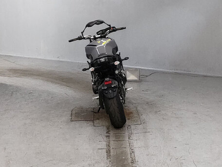 2017 Yamaha MT-09 (FZ-09), серый, 900000 рублей, вид 4
