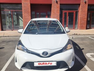 2016 Toyota Vitz III (XP130) Рестайлинг, белый, 699000 рублей, вид 2