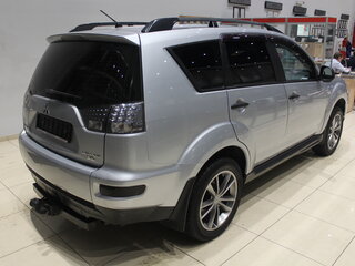2011 Mitsubishi Outlander II Рестайлинг, серебристый, 1400000 рублей, вид 4