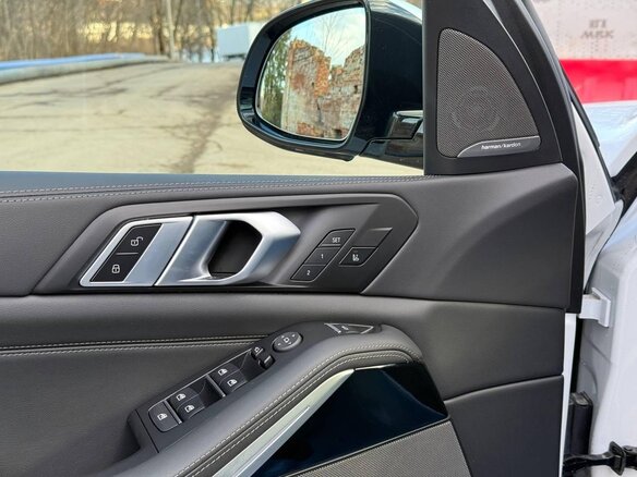 2025 BMW X5 40d IV (G05/G18) Рестайлинг, белый, 17000000 рублей - вид 13
