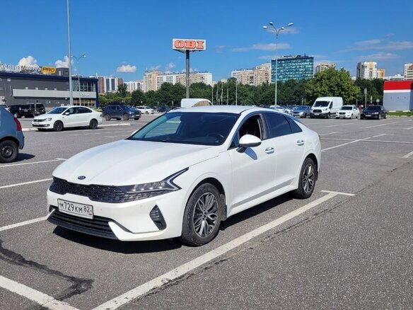 2021 Kia K5 III, белый, 2499000 рублей