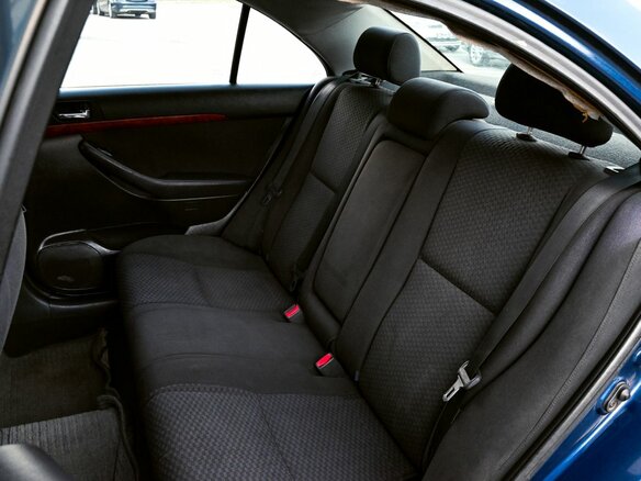 2005 Toyota Avensis II, синий, 556000 рублей - вид 16
