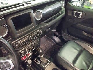 2020 Jeep Wrangler IV (JL), чёрный, 3900000 рублей, вид 3