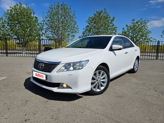 2013 Toyota Camry VII (XV50), белый, 1770000 рублей, вид 2
