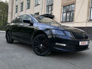 2017 Skoda Octavia III (A7) Рестайлинг, белый, 1500000 рублей, вид 1