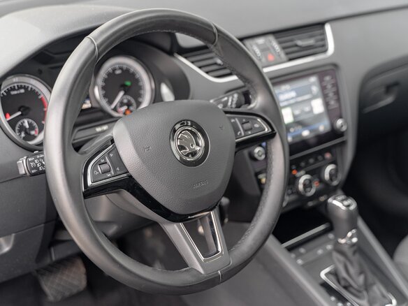2017 Skoda Octavia III (A7) Рестайлинг, белый - вид 19