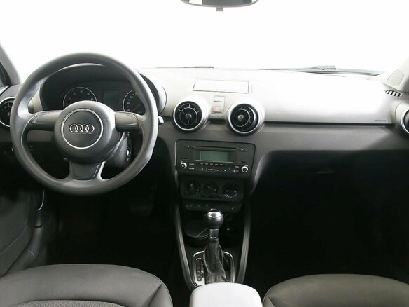 2011 Audi A1 I (8X), белый - вид 3