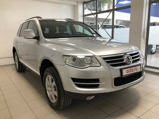 2007 Volkswagen Touareg I Рестайлинг, серебристый, 1430000 рублей, вид 3