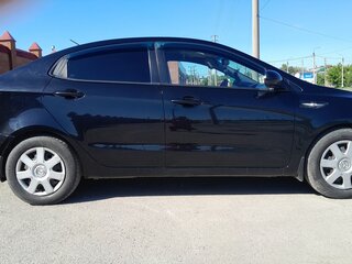 2014 Kia Rio III, чёрный, 800000 рублей, вид 4