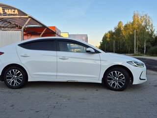 2016 Hyundai Elantra VI (AD), белый, 1150000 рублей, вид 3