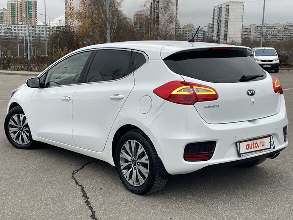 2016 Kia Ceed II Рестайлинг, белый - вид 3